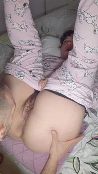 Ibu tiri saya mempunyai pepek berbulu besar. Saya akan pancut ke dalam!
