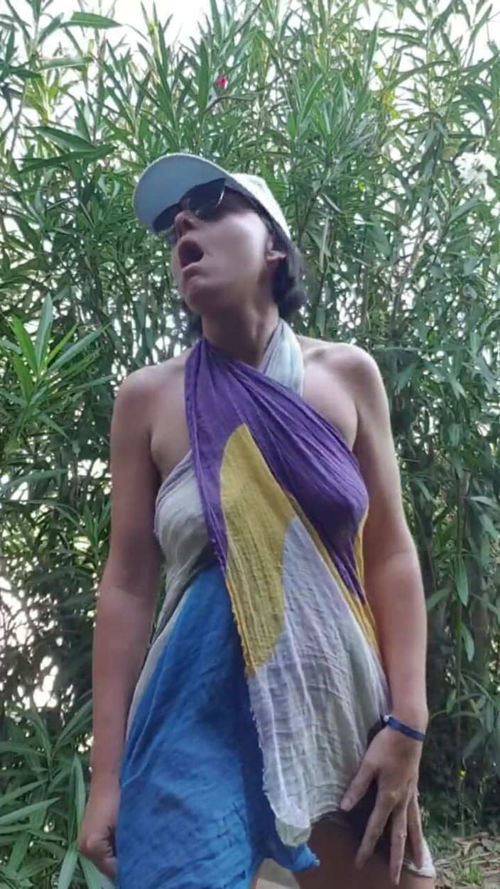 JulieEroticDress: MILF offentligt