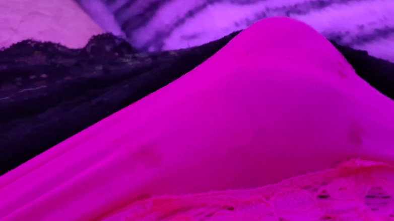 Pantygee: Geil in meinem lila outfit