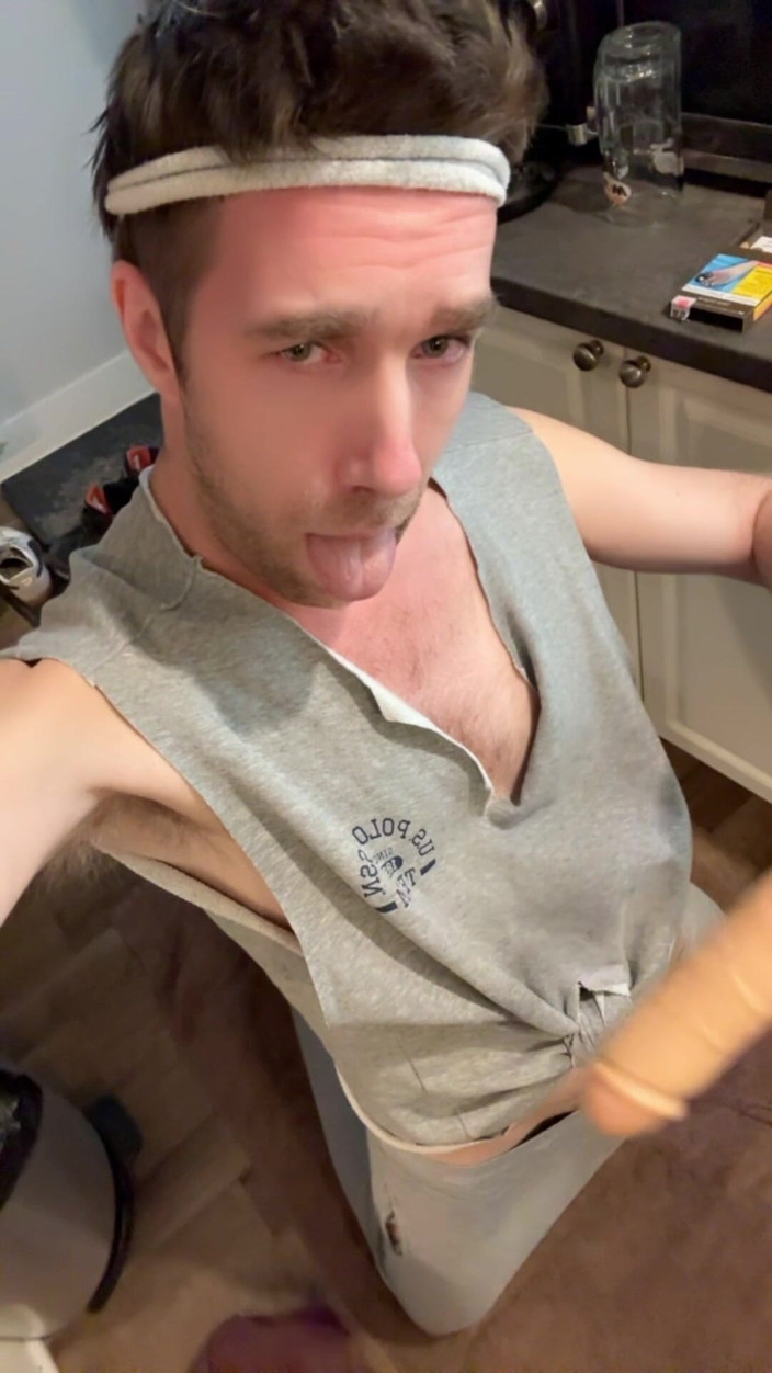 Makfrey: İbne herkese itaat ediyor!