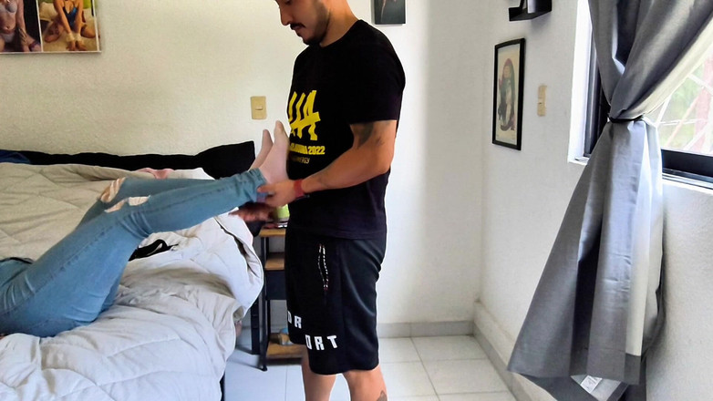 Kndy Kmille: Tvrdé hraní s mojí nohou lechtá