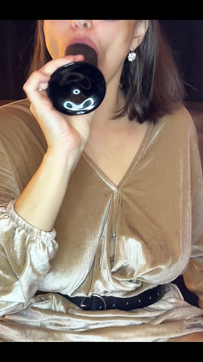 Crypto Mommy: Chcę wziąć twojego penisa w moją dłoń