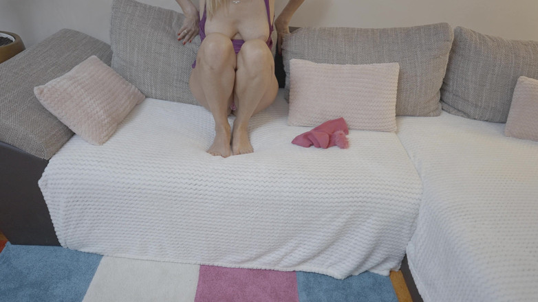 Jasmine RougeXXX: Blonde MILF Teases with Her Perfect Feet