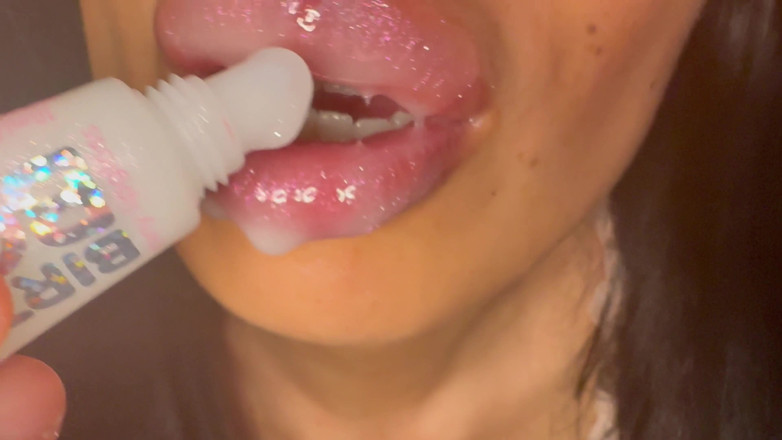 Asmr_mouth: Loooot lipgloss, když se líbám