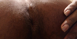 Hallelujah Johnson: Întinzând fundul ăla