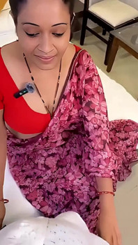 朋友性感拥抱胸部的妻子priya bhabhi来被性交，她一个人变得无聊