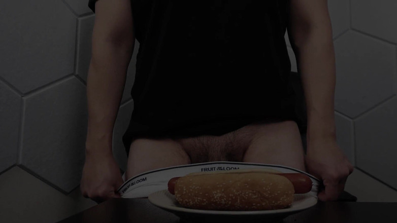 UnderXiaoQiang: Döl dolu hotdog asmr yiyor