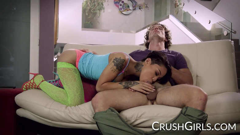 Crush Girls: Crush Girls - Honey gold ha il suo buco del scopa...