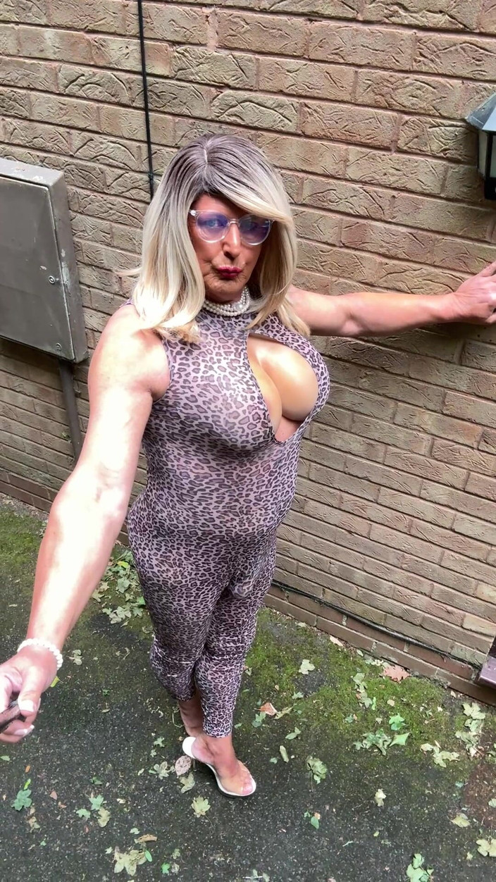 Kellycd2022: Sexy Crossdresser Kellycd2022 in Leopard Print Catsuit and Heels
