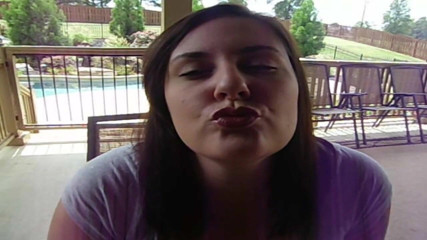 Sexy Amateurz: BBW brunette shows her pretty lips