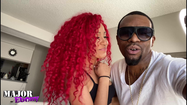 Major Ebony: Rudowłosa Barbie tryska podczas pieprzenia BBC!