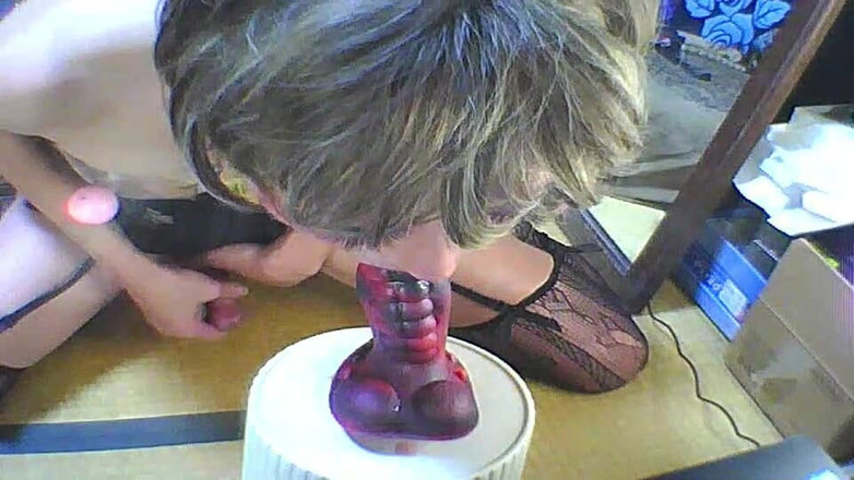 anakanakami: vyvrcholí při sání červeného Dalea