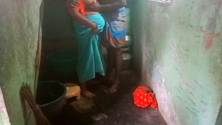 Desi Sathiya: Bini desi India berkongkek di kampung hasband