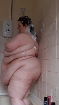 SSBBW Lady Brads dusch & mage jiggles