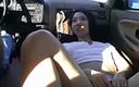 Homegrown Handjob: Bettys salvaje cabalgando en el auto