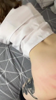 보짓물 가득한 몸매의 섹시한 소녀가 빨리 사정할 수 있습니다. POV 강아지와 BJ