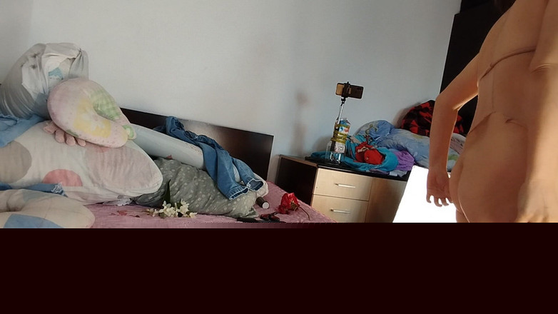 Amateur_MS: La moglie sexy e cattivo prova i vestiti che taglia.
