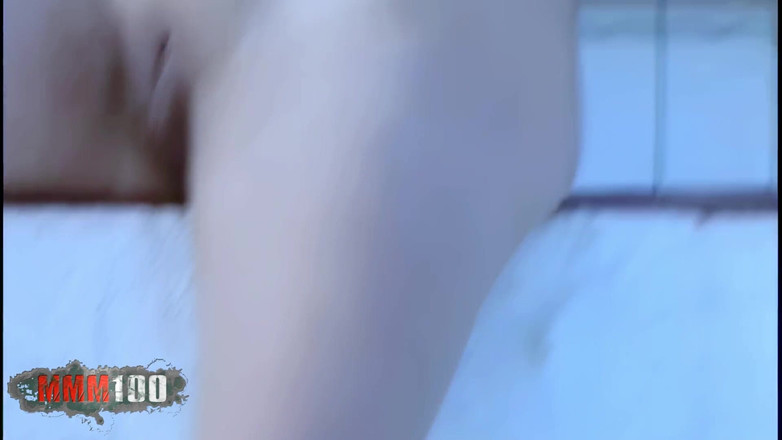 MMM100: Val: अच्छा Val स्ट्रिप कर रही है