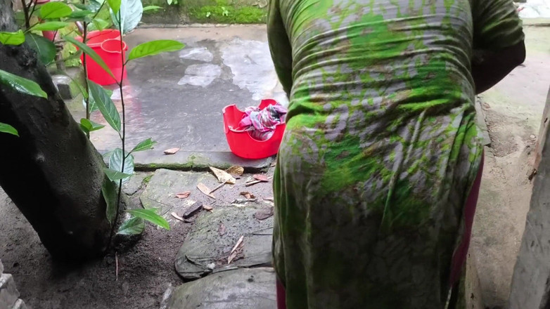 SAFI TV: Je vois ma tatie aller prendre un bain après m’être...