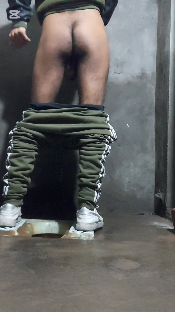 Zaid Valen: Ditalino di un ragazzo pakistano in bagno