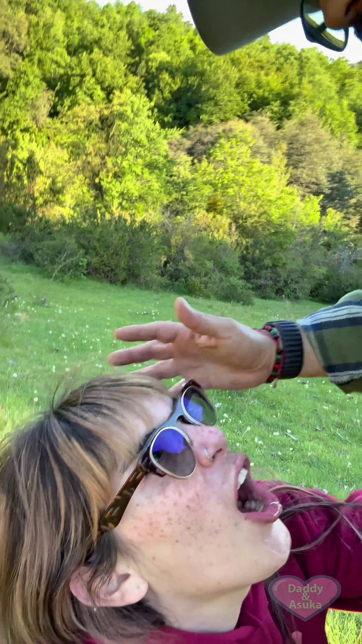 Daddy and Asuka: एपिक आउटडोर ब्लो जॉब