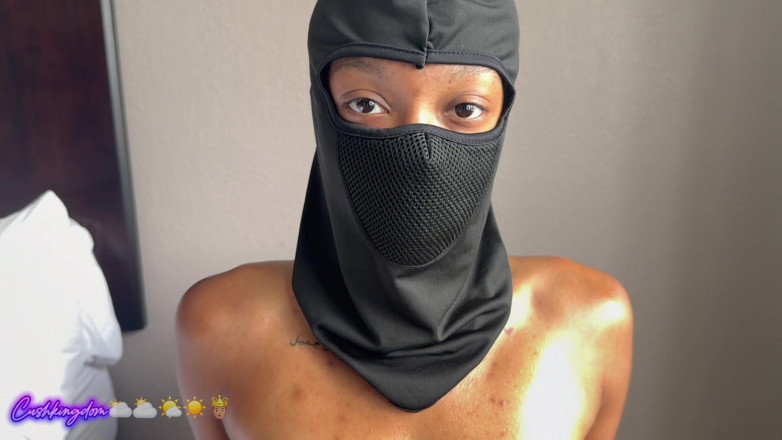 Onlyfanscushkingdom1: Dikke reet babe Paulina geïnterviewd en wordt in haar kontgaatje...