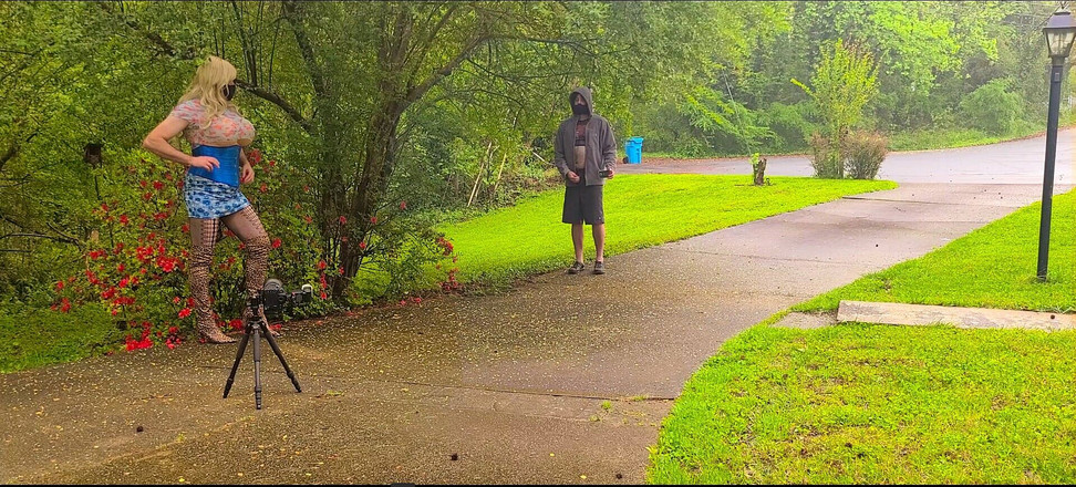 Jon Screcrow: Dev sahte memeli travesti kamera arkası fotoğraf çekimi