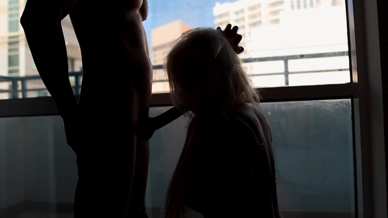 Chokobanana: Ma coloc se fait baiser devant le balcon - tout le...