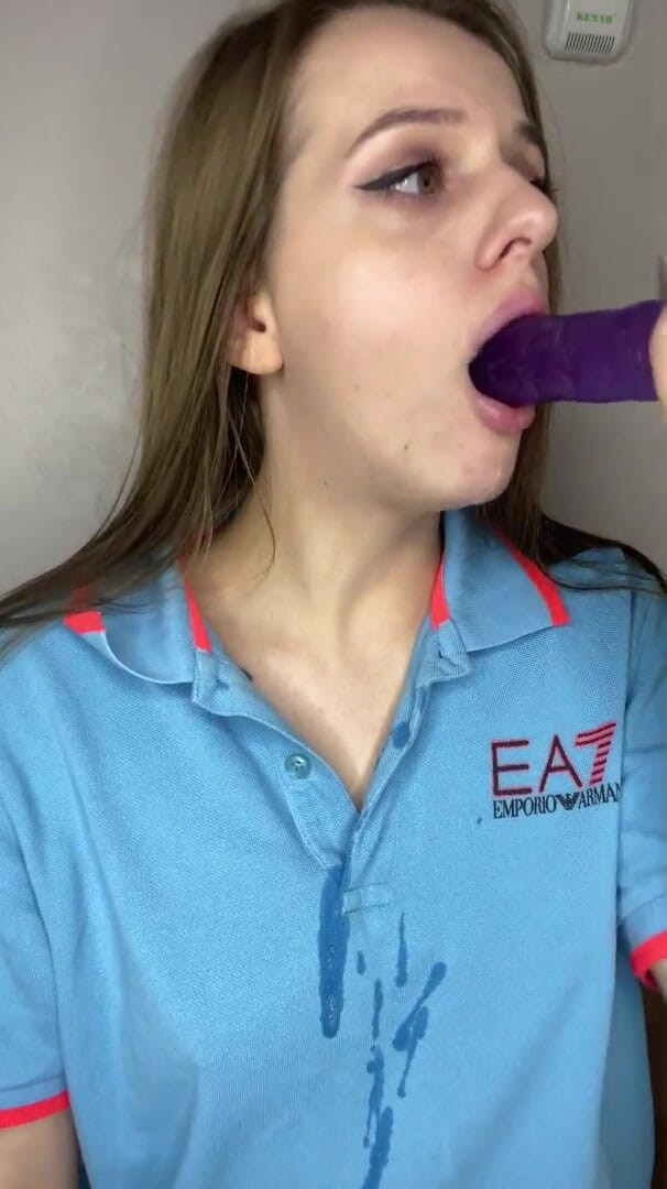 Katy Milligan: Ventouse profonde d'un double gode d'une jolie fille