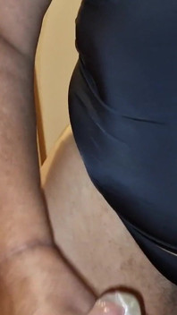 Esposa tetona con curvas en el trabajo
