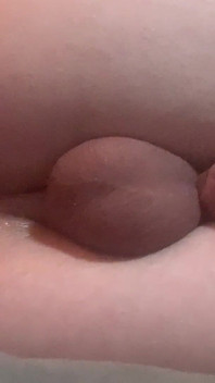Femboy twink fickt sperma aus sich selbst