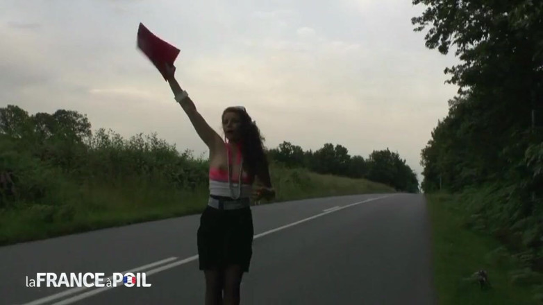 Rue Chaude: Autostoppista troia scopa per cavalcare