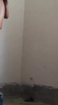 德西邻居在房间里操了一个女人