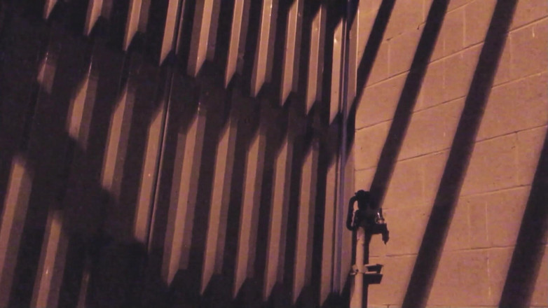 The porky pervert: Branlette nocturne risquée