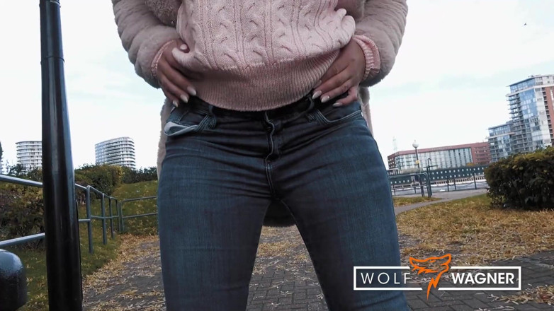 Wolf Wagner Com: Hloupá blondýnka britská barbie Amber Deen twerks před cowgirl na...