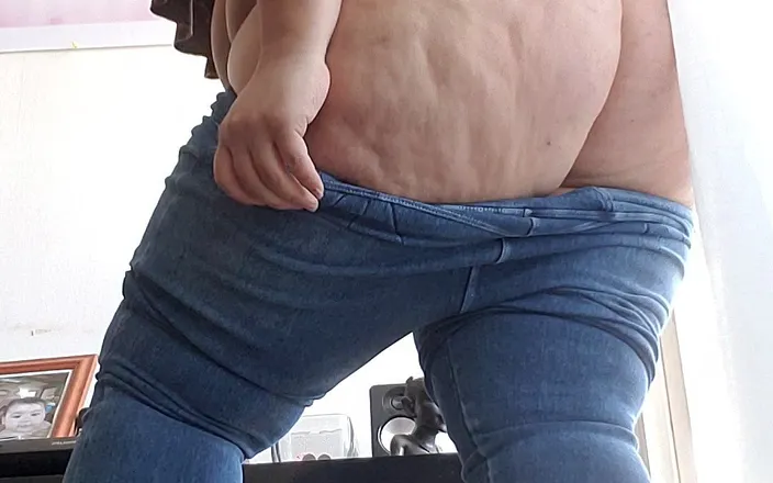 Riderqueen: Stepmom changes jeans