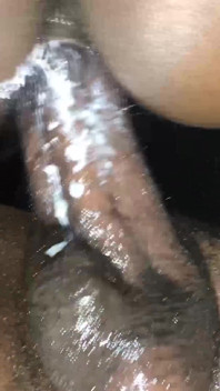 책상에서 보짓물이 뚝뚝 떨어지는 크림 같은 보지 따먹기
