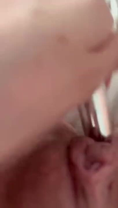 Teamfreeki: Mrs Freeki bermain dengan dirinya