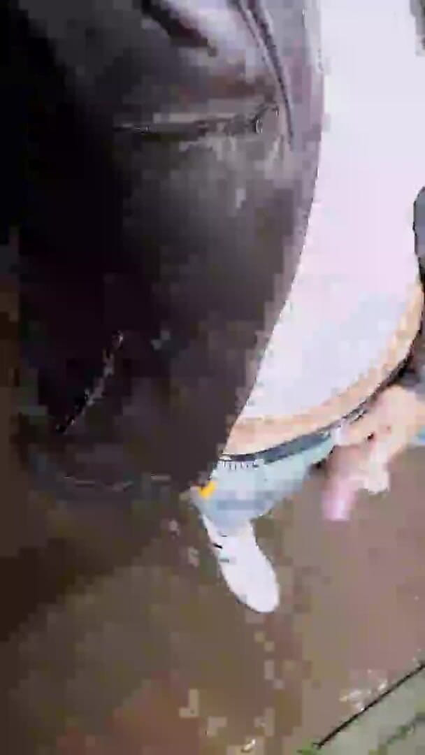 Slutboyben: Slutboyben cam4 herkesin içinde seksi el feneri teşhircisi