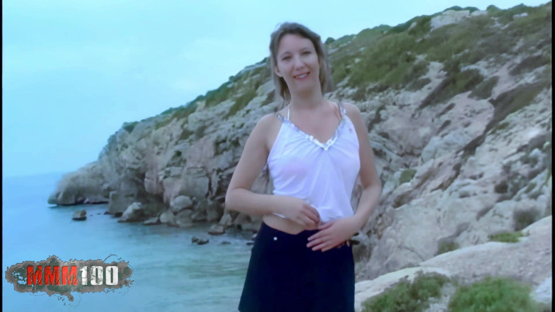 MMM100: Ava: Beleza francesa Ava Blue strips na praia