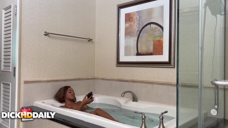 DICKHDDAILY: Bts - un rendez-vous de bain : Mena Carlisle