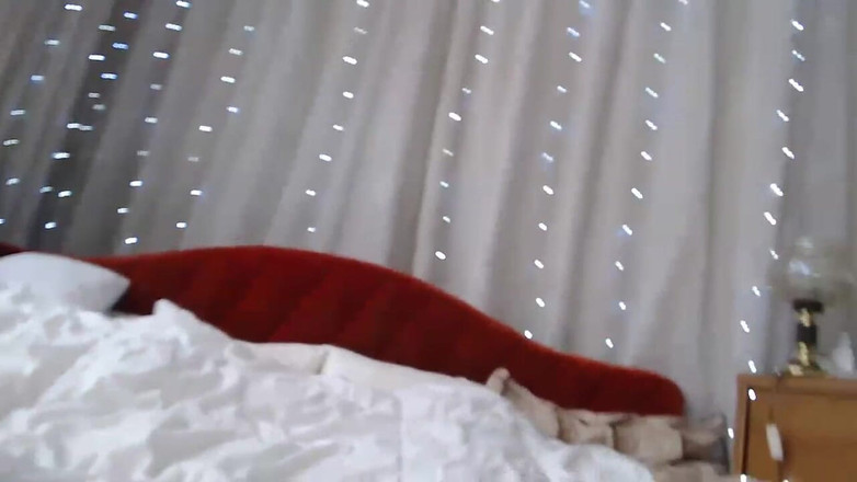 The Antichristrix: POV: Winziges klettern auf nackten körper der riesin