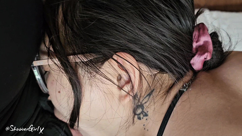 ShowerGirlX: प्यारी लड़की पूरे दिन लंड चूसती है