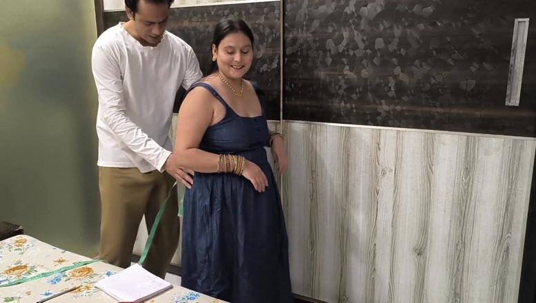Desi chudai hub: 무료 드레스를 바느질 할 수있는 재단사와 섹스하는 Puja Bhabhi