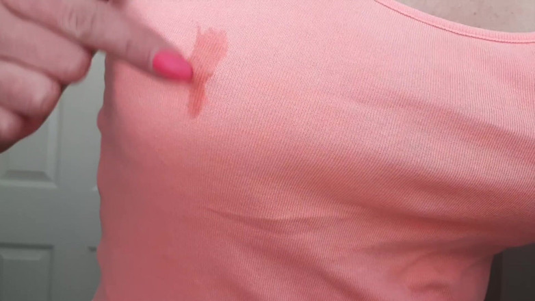 Aqua Pola: MILF bertetek besar membasahi t-shirt dengan meludah pada buah dada...