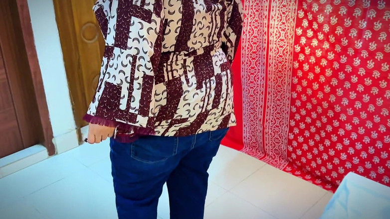 Aria Mia: Awek panas montel comel berusia 18 tahun