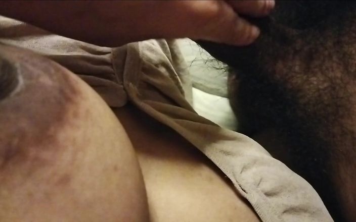 Lovely hairy pussy: 鸡巴撸管按摩师黑暗乳头射精