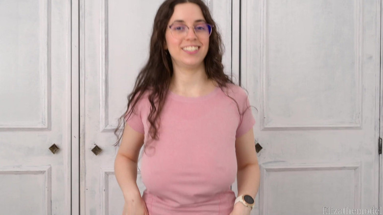 ElizaTheModel: ブラなしのジム誘惑ファンタジー