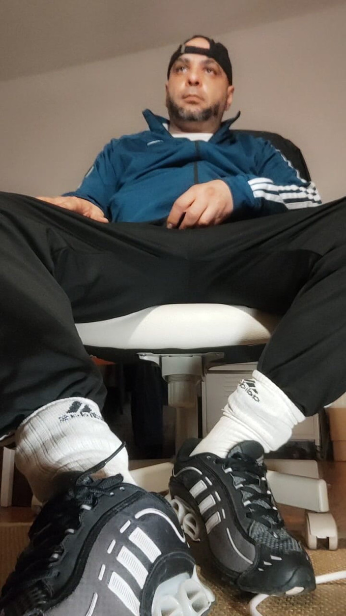 SmokedAlloy2: Éjaculation dans mes chaussures de sport