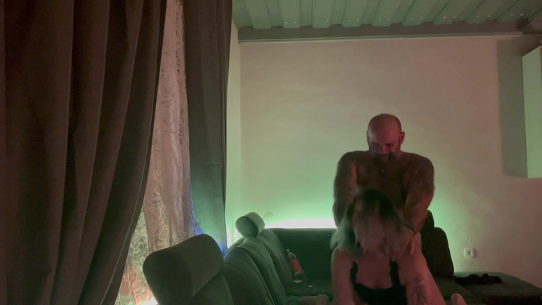 Lusty Mommy and Dirty Daddy: Baskın uyanma sikişi